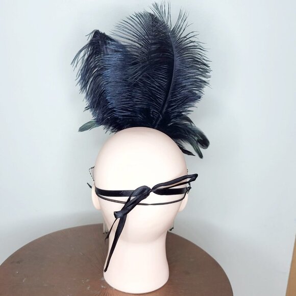 Black and silver masquerade mask with feathers, minor flaws - Picture 5 of 5